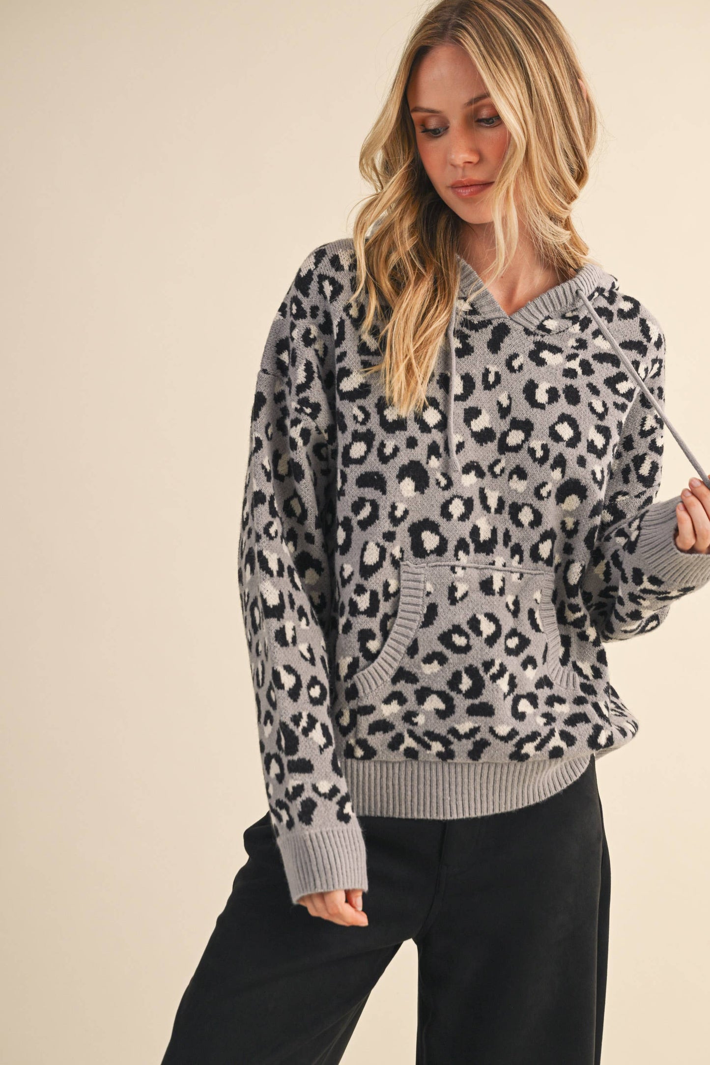 IT4423 LEOPARD FRONT POCKET HOODIE SWEATER TOP