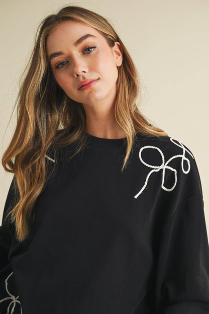 BOW APPLIQUÉ SWEATSHIRT