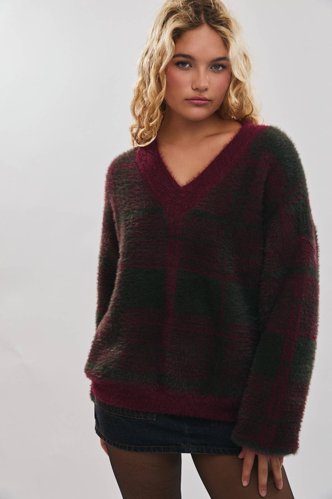 V-NECK LINE PLAID KNIT SWEATER TOP