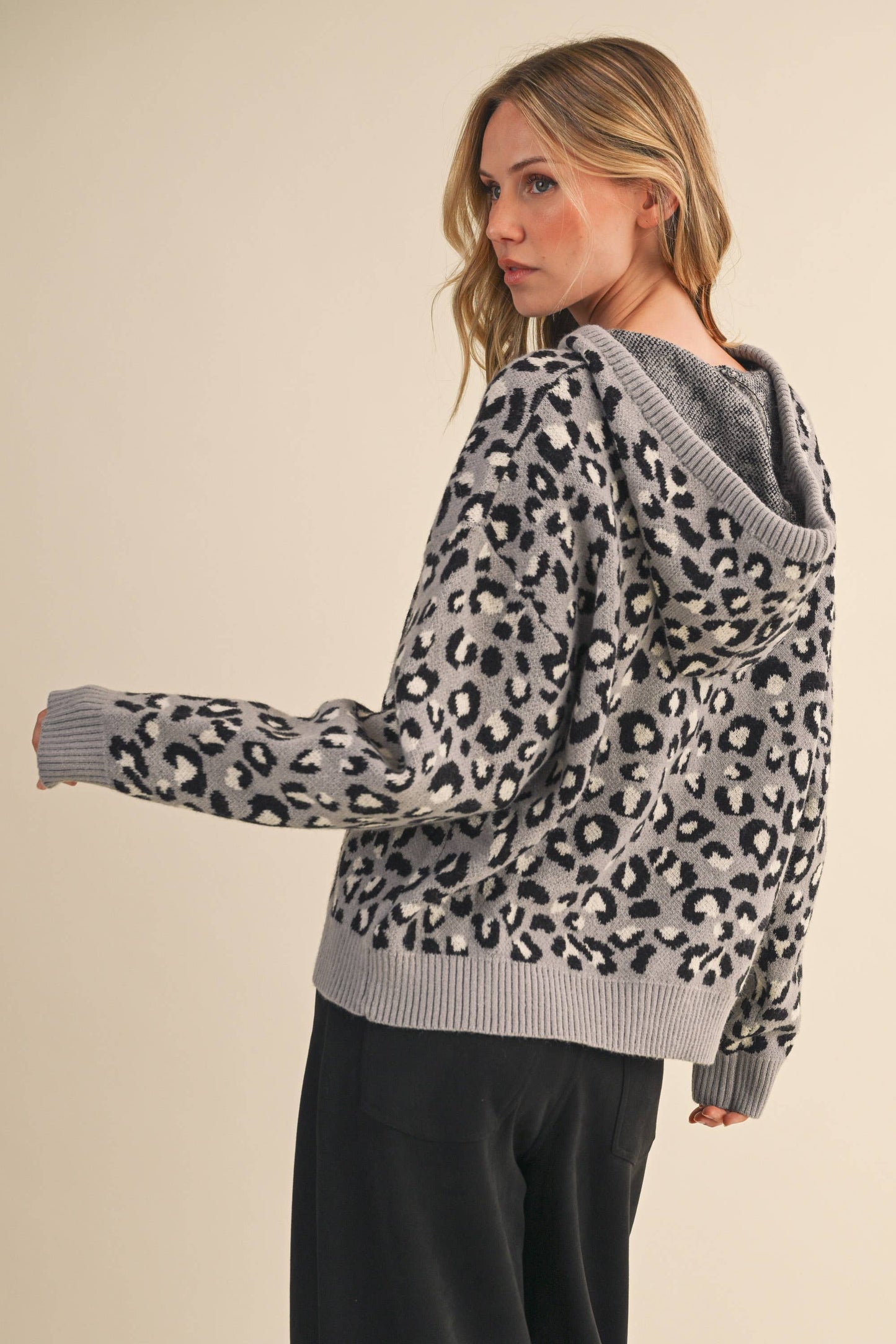 IT4423 LEOPARD FRONT POCKET HOODIE SWEATER TOP