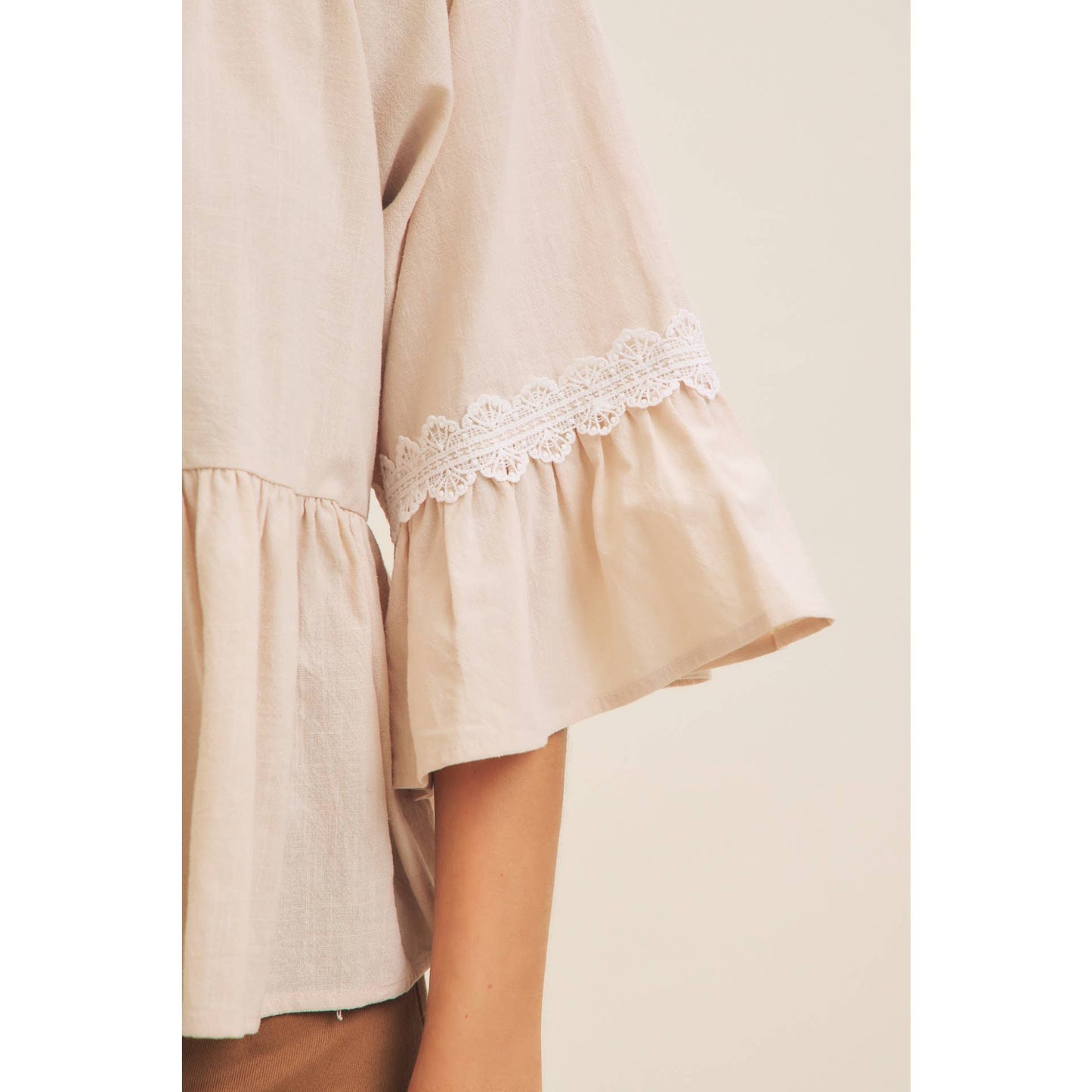 BABYDOLL PEPLUM TOP WITH FLOUNCE SLEEVES AND DELICATE TRIMS