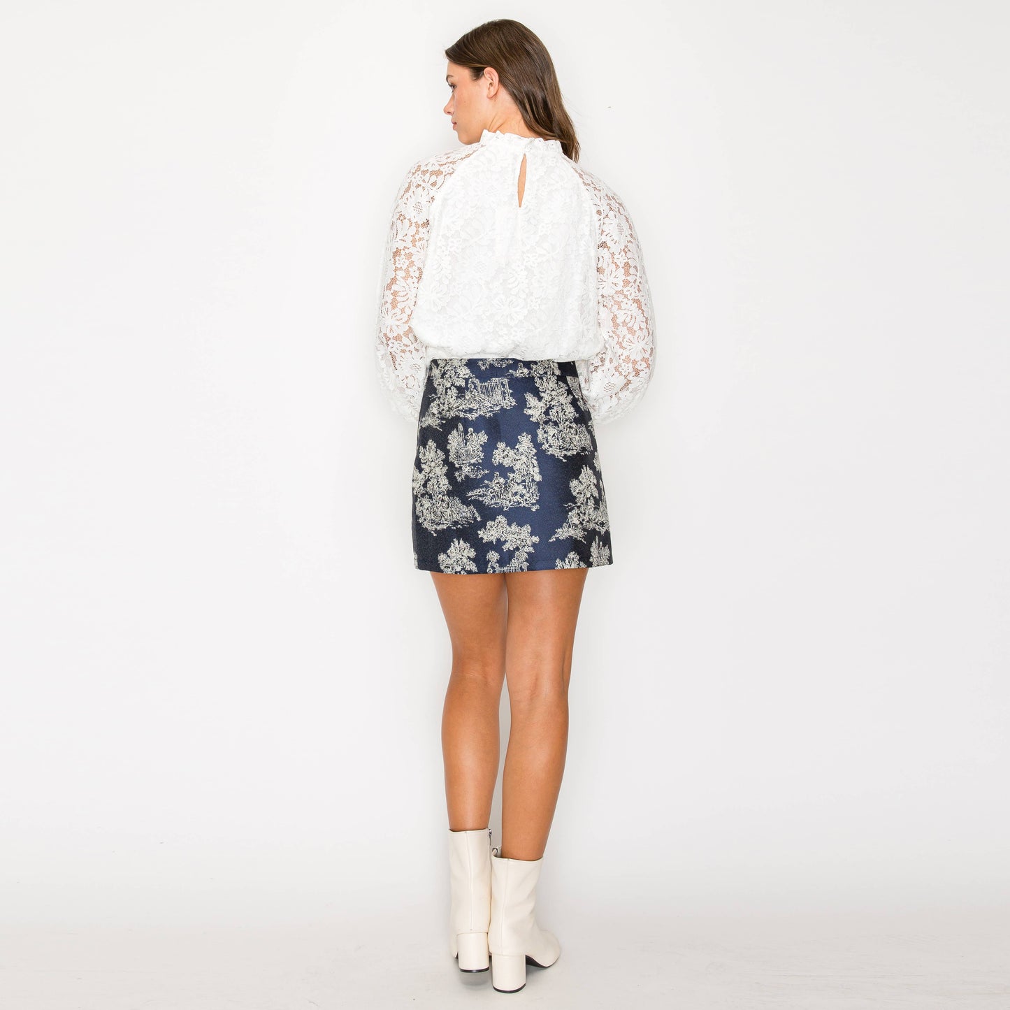 Toile jacquard pattern mini skirt