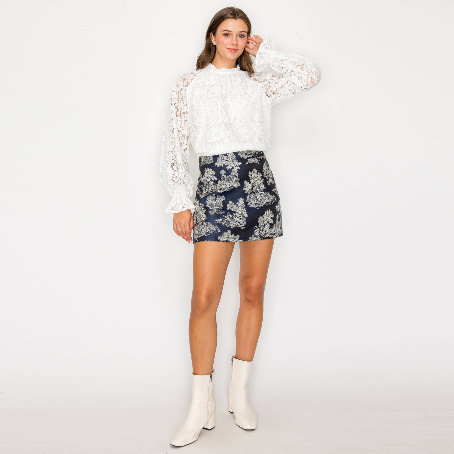 Toile jacquard pattern mini skirt