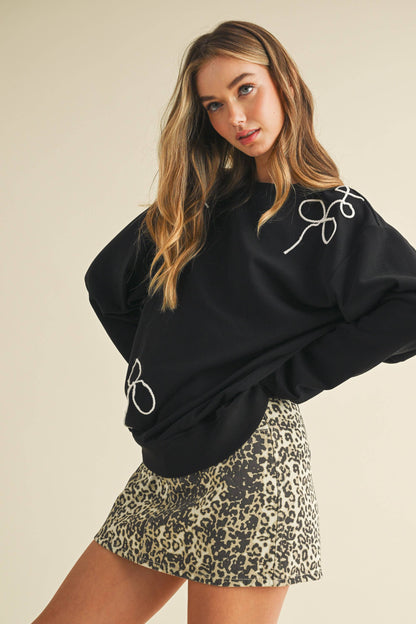 BOW APPLIQUÉ SWEATSHIRT